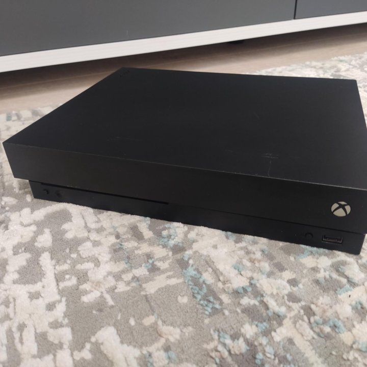 Xbox One X 1Tb+55 игр