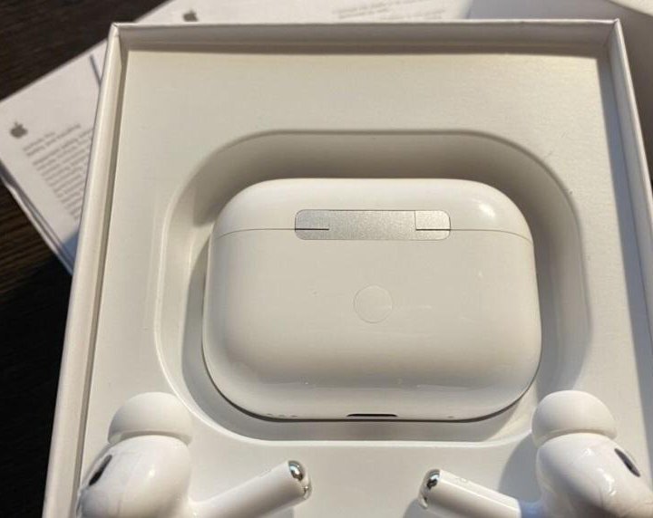 Apple AirPods Pro 2 с сенсорным экраном