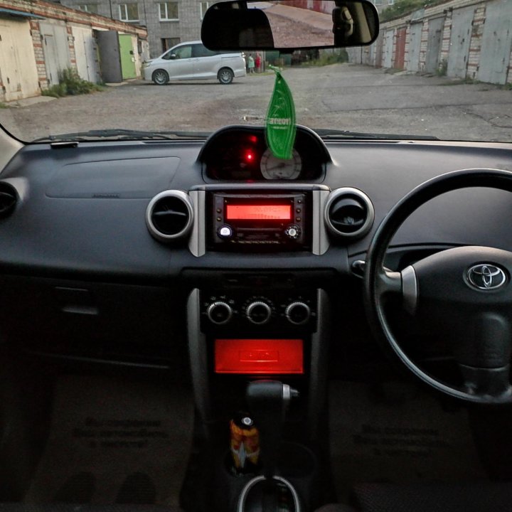 Toyota Ist, 2002