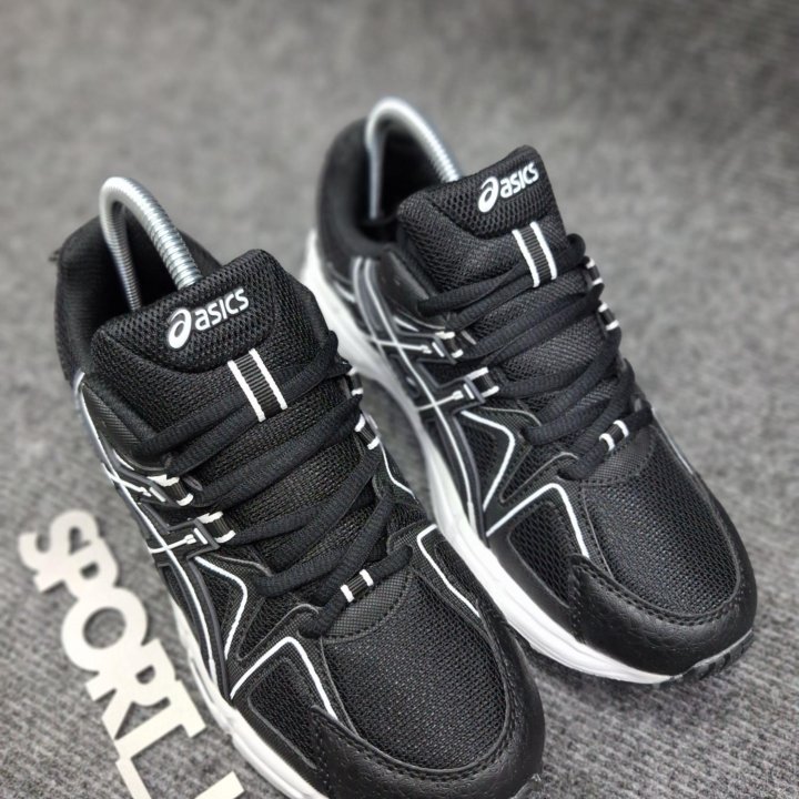 Кроссовки asics