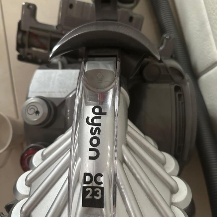 Пылесос dyson & 23