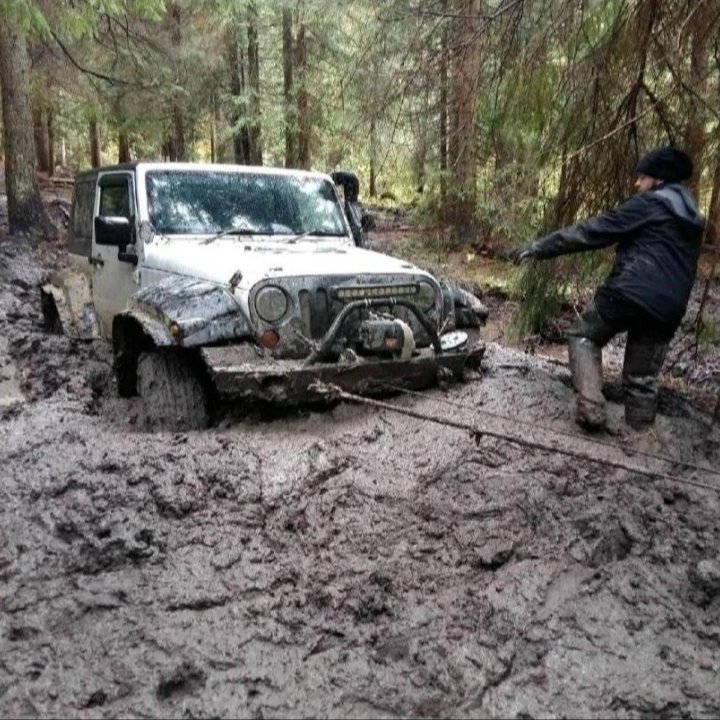 Вытащить машину из грязи, буксировка легковых авто