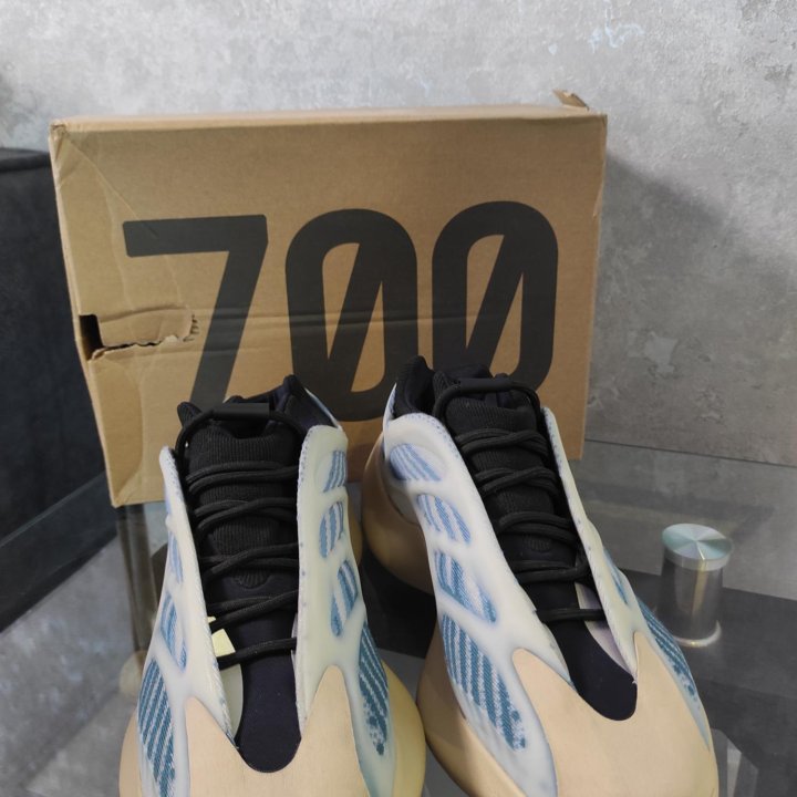 Кроссовки Yeezy Boost 700 V3