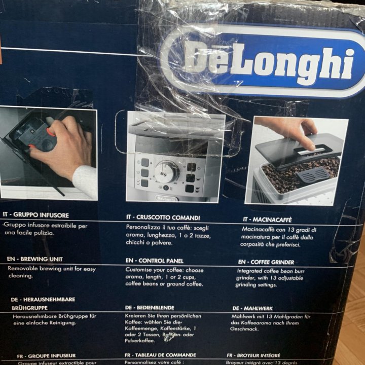 Кофемашина Delonghi.