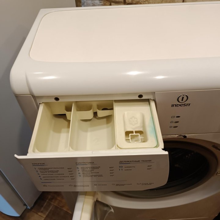 Стиральная машина indesit WIUN103