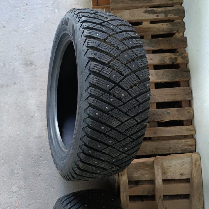 Шины зимние шипованные Goodyear 205/55 R16