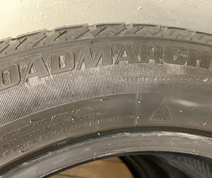 Roadmarch Snowrover 868 225/60 R18 104H