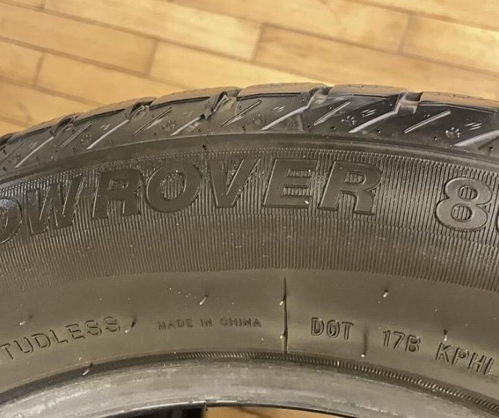 Roadmarch Snowrover 868 225/60 R18 104H