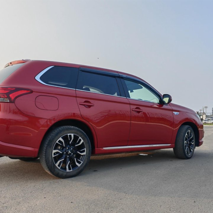 Mitsubishi Outlander, 2015