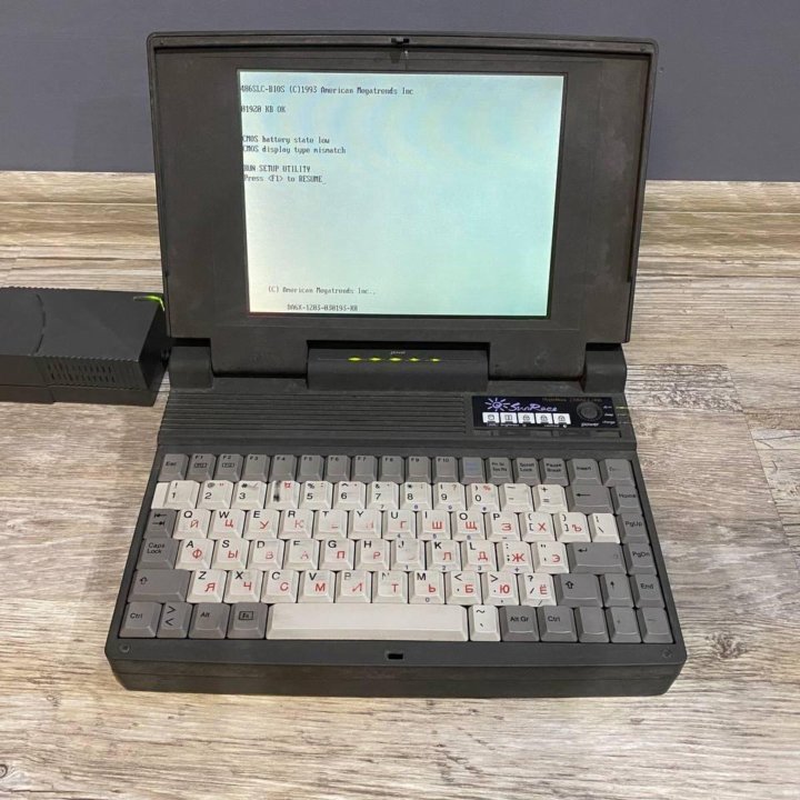 Ретро ноутбук Sunrace HyperBook 2300SLC/486