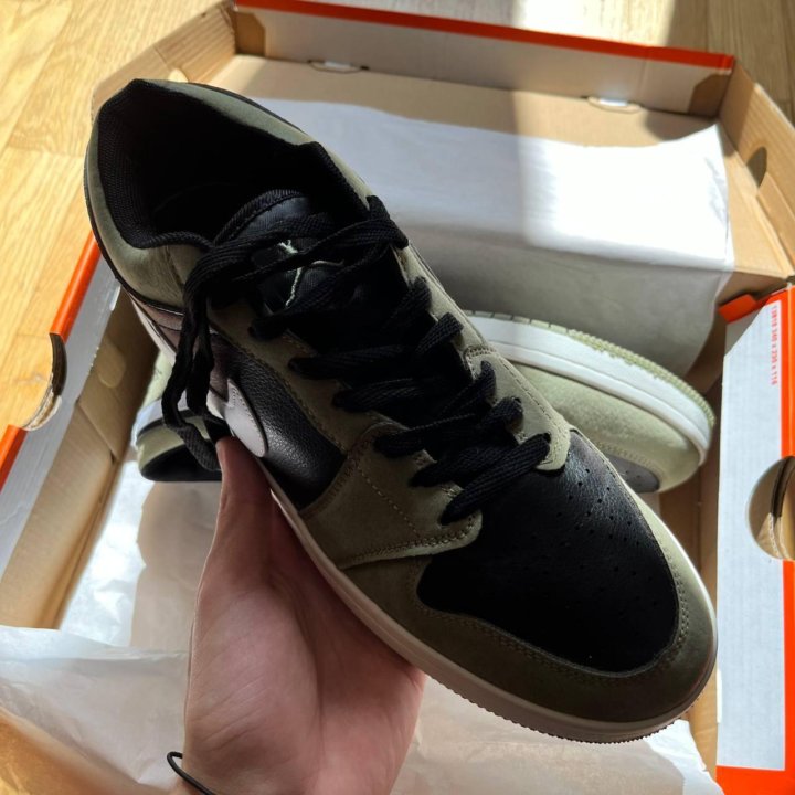 Кроссовки Nike Air jordan 1 low возможен торг