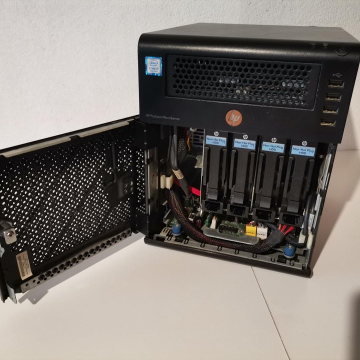 HP Proliant MicroServer G7 N54L