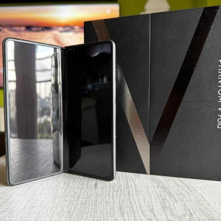 Tecno Pfantom v Fold 12/512