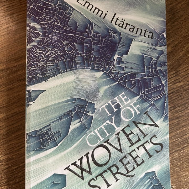 Книга на англ.языке «City of Woven streets»