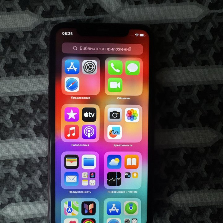 iPhone XR красный 64gb