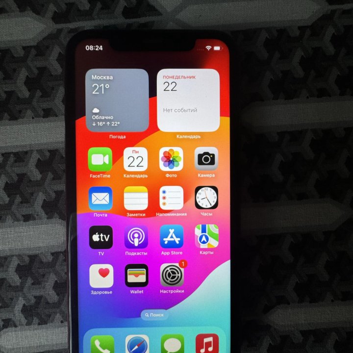 iPhone XR красный 64gb