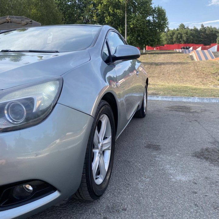 Opel Astra GTC, 2012