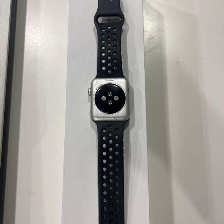 Apple Watch S3 42mm.