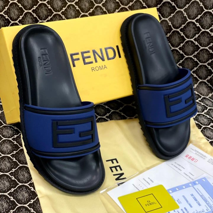 Тапочки (сланцы) Fendi