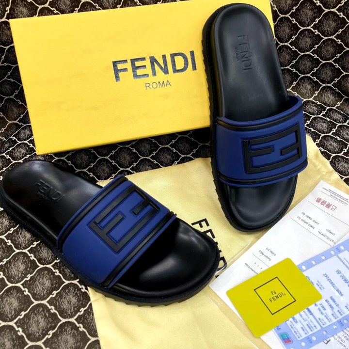 Тапочки (сланцы) Fendi