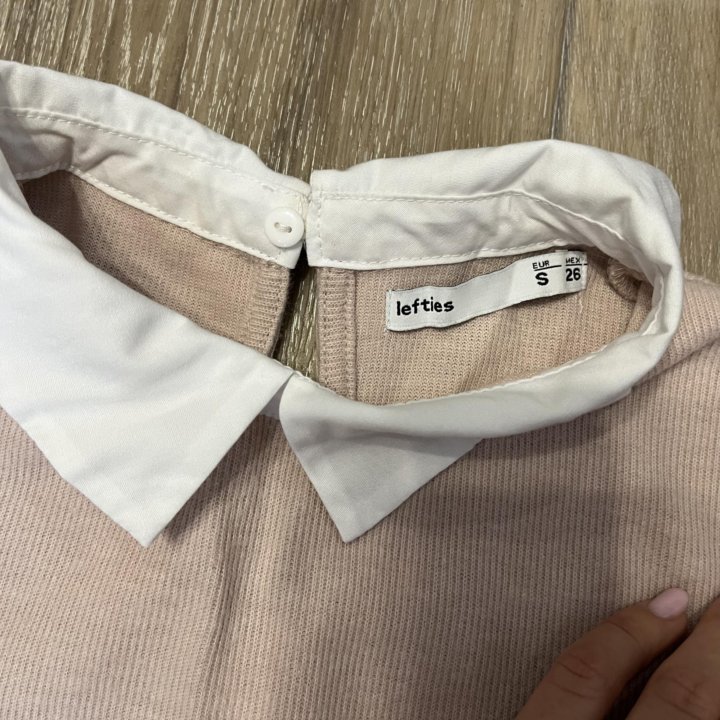 Платье с воротником