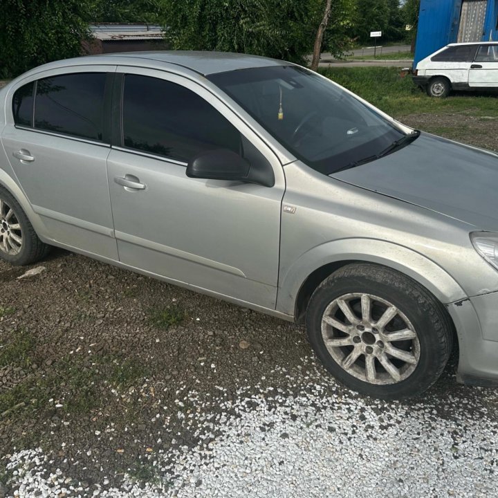 Opel Astra, 2010