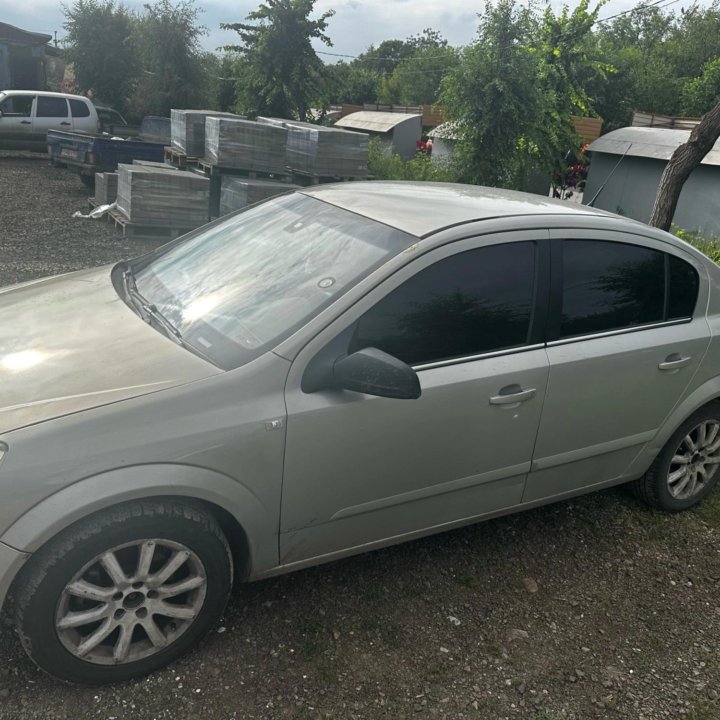 Opel Astra, 2010