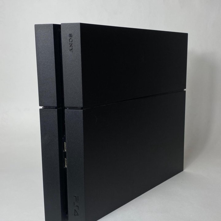 Продам PlayStation 4 500gb (2 геймпада)