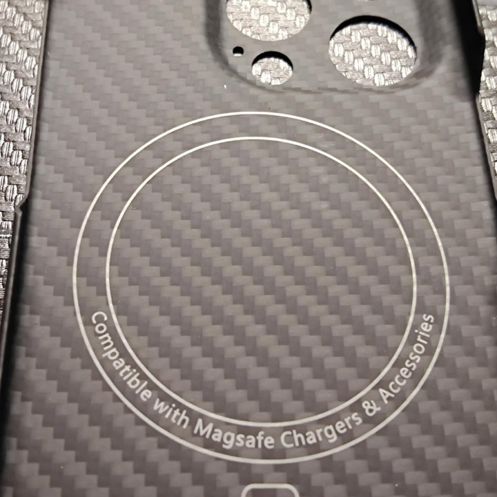 Ультратонкий чехол для iPhone 15 Pro Carbon Case p