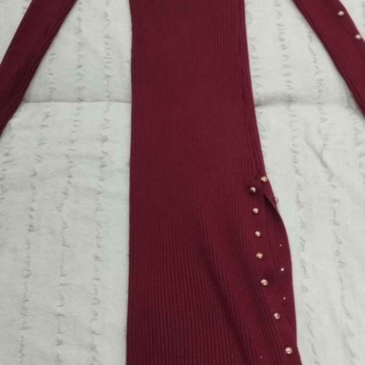 Платье с вырезом