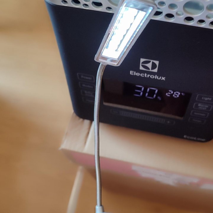 Лампа настольная.