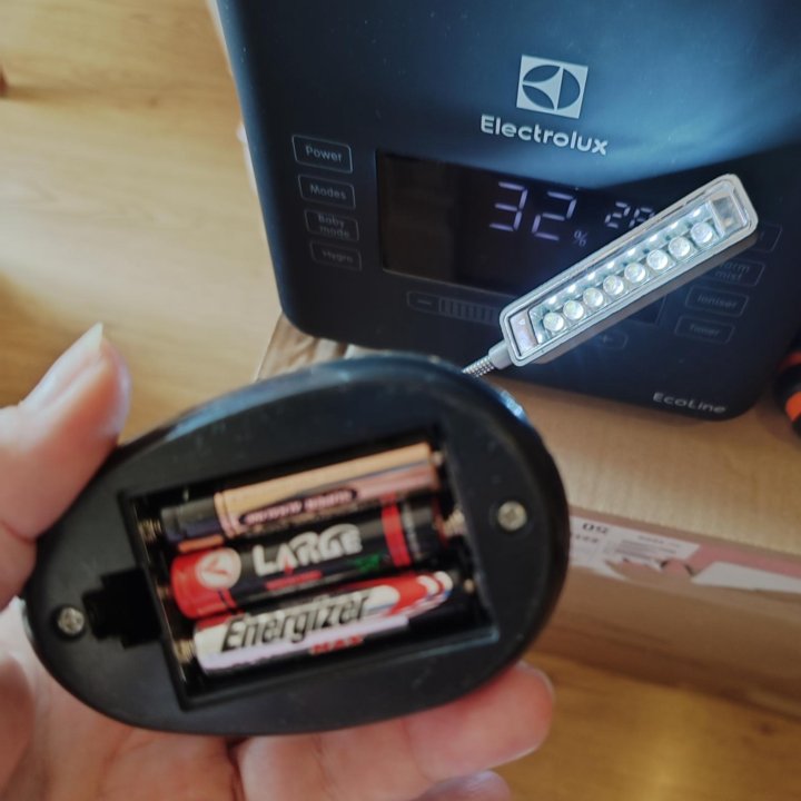 Лампа настольная.