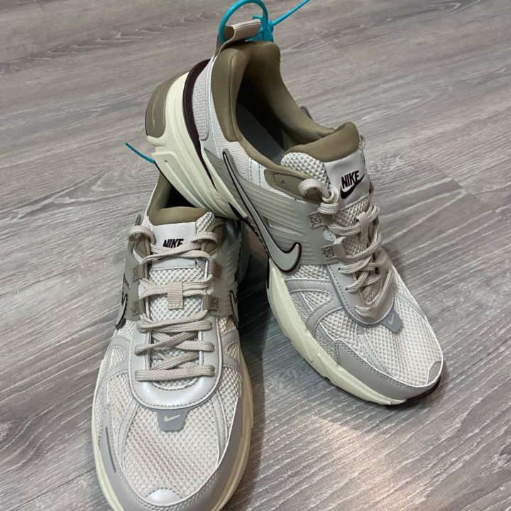 Кроссовки Nike v2k run 'Light Orewood Brown'