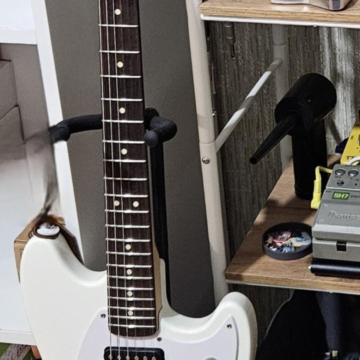 Электрогитара squier (fender) mustang bullet