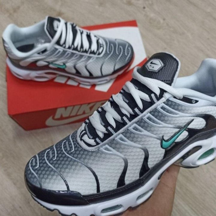 Кроссовки Nike Air Max Tn Plus