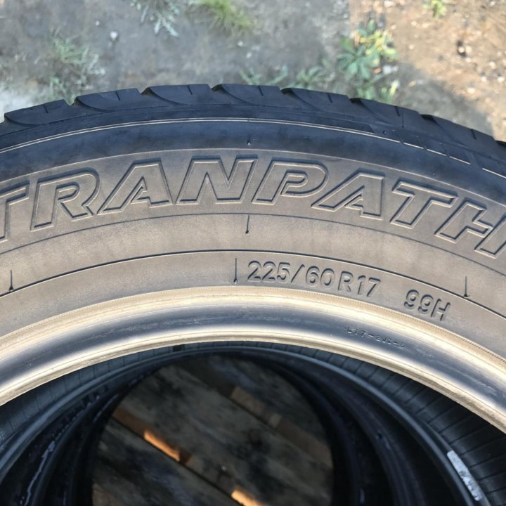 Toyo Tranpath 225/60R17.