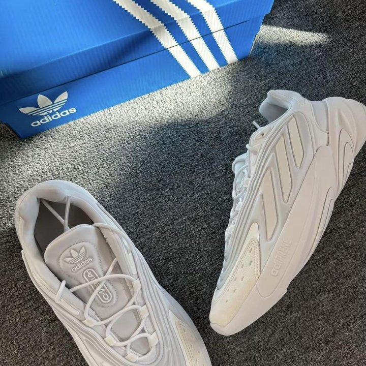 Adidas originals ozelia