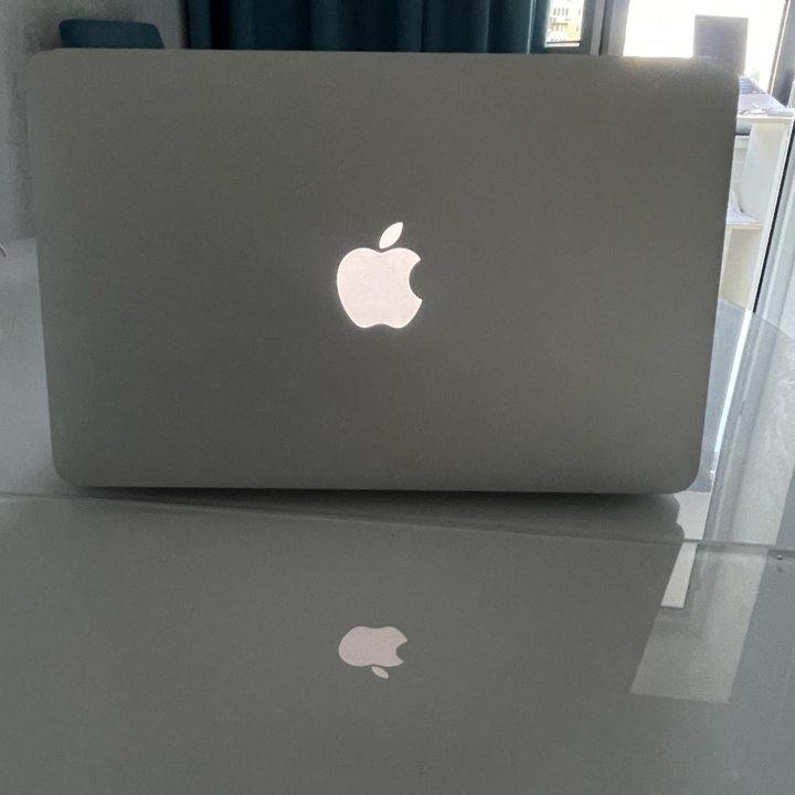 MacBook Air 13; 2015 год