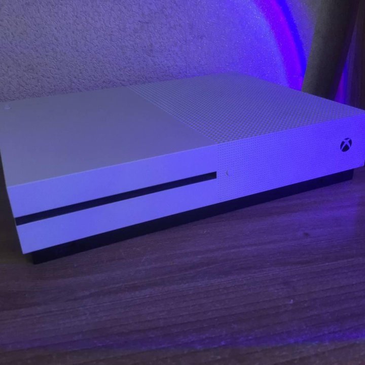 Xbox one s 2 геймпада 1тб