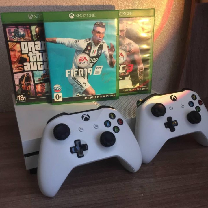 Xbox one s 2 геймпада 1тб