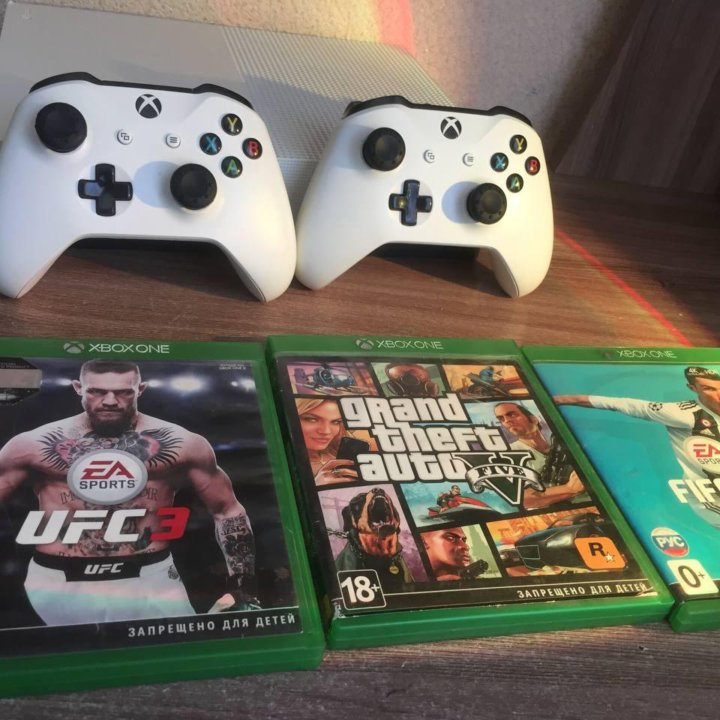 Xbox one s 2 геймпада 1тб