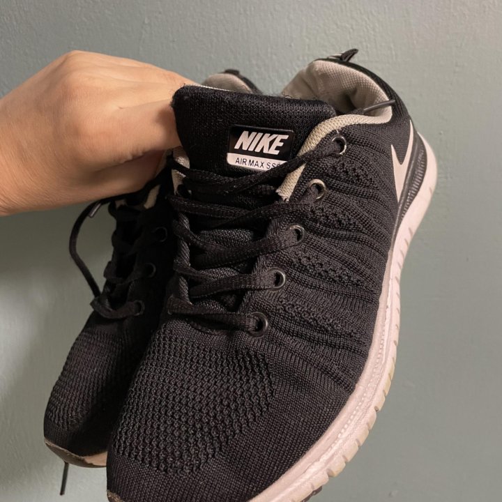 Кроссовки б/у