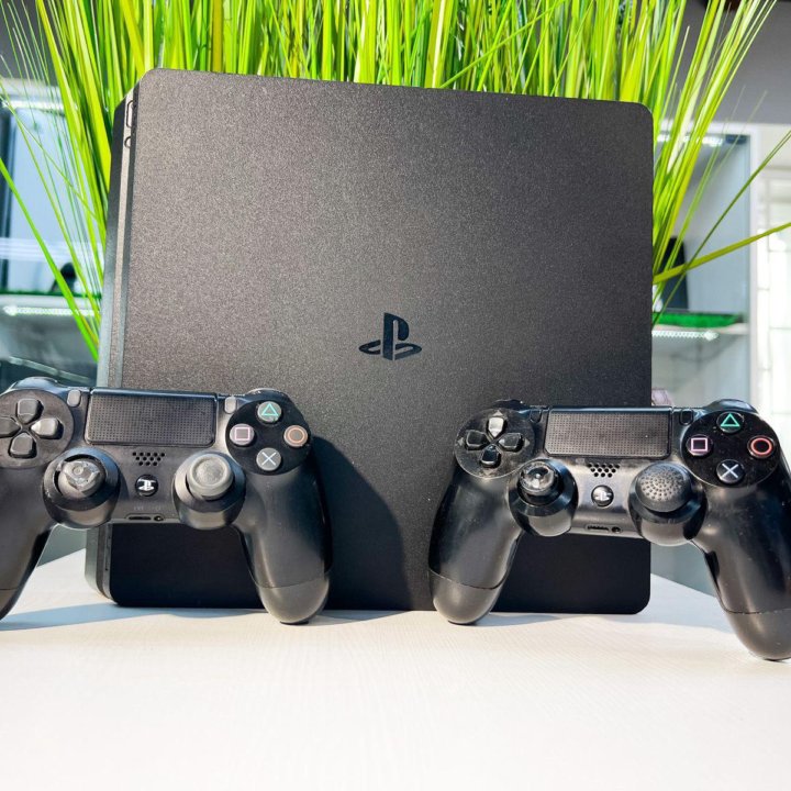 Игровая приставка SONY PlayStation 4 Slim, б/у