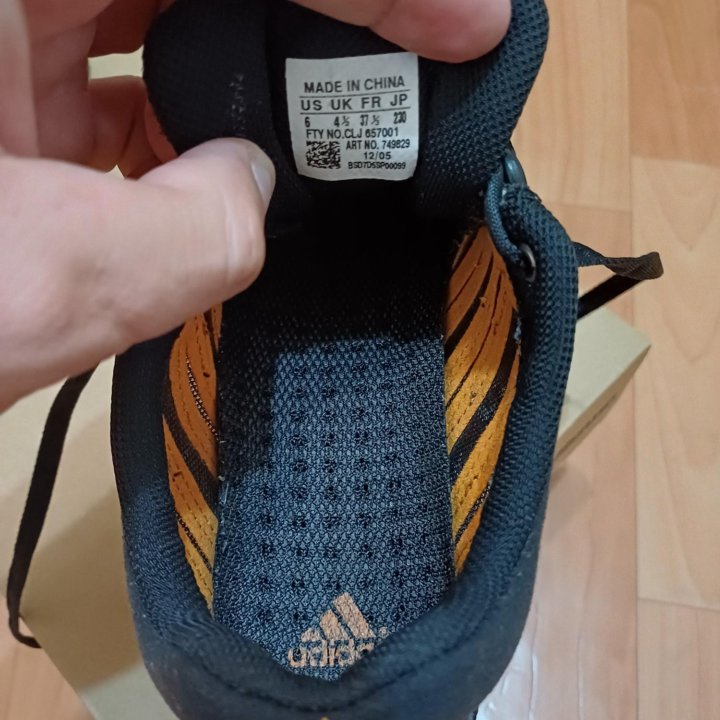 Кроссовки Adidas, размер 37,5