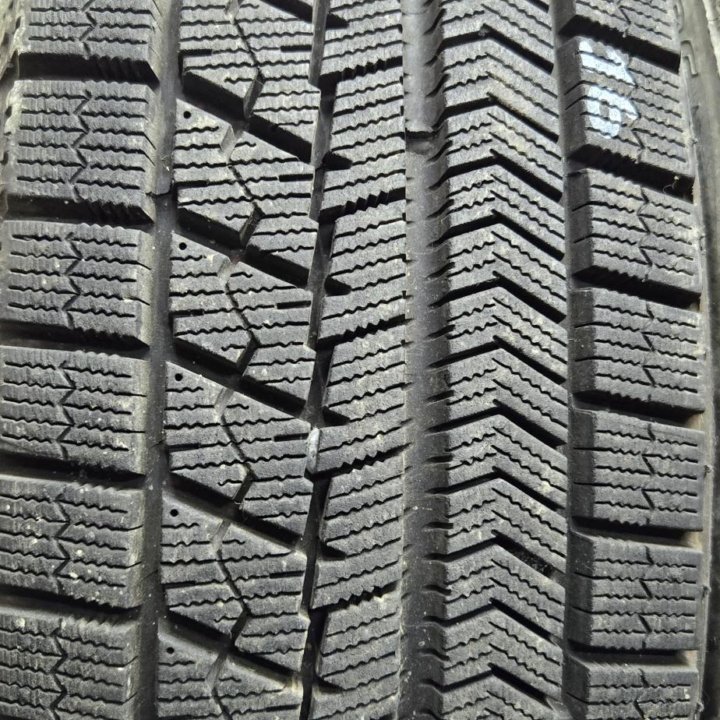 175/65/15 Bridgestone VRX (2015 год).