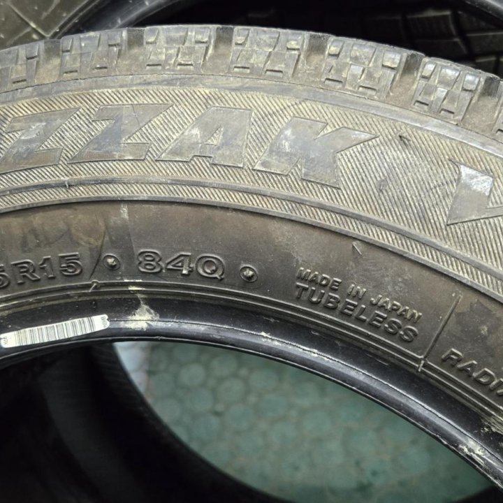 175/65/15 Bridgestone VRX (2015 год).