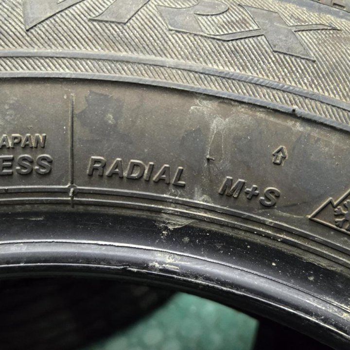 175/65/15 Bridgestone VRX (2015 год).