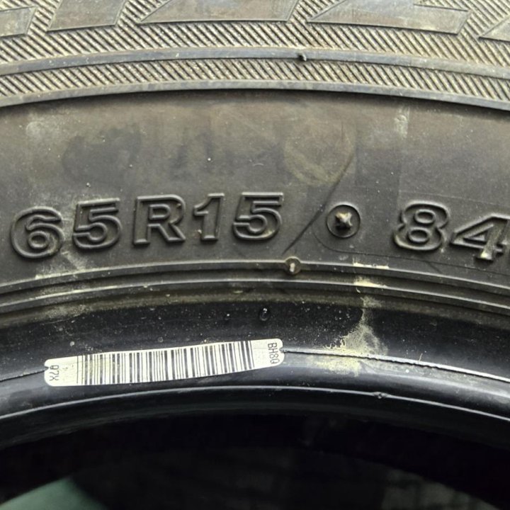 175/65/15 Bridgestone VRX (2015 год).