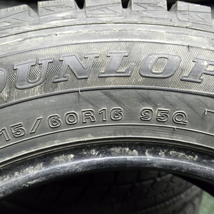 215/60/16 Dunlop WinterMaxx01 (2017 год).