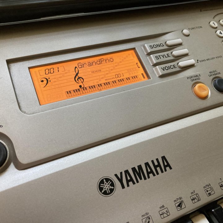 Синтезатор Yamaha PSR-E313